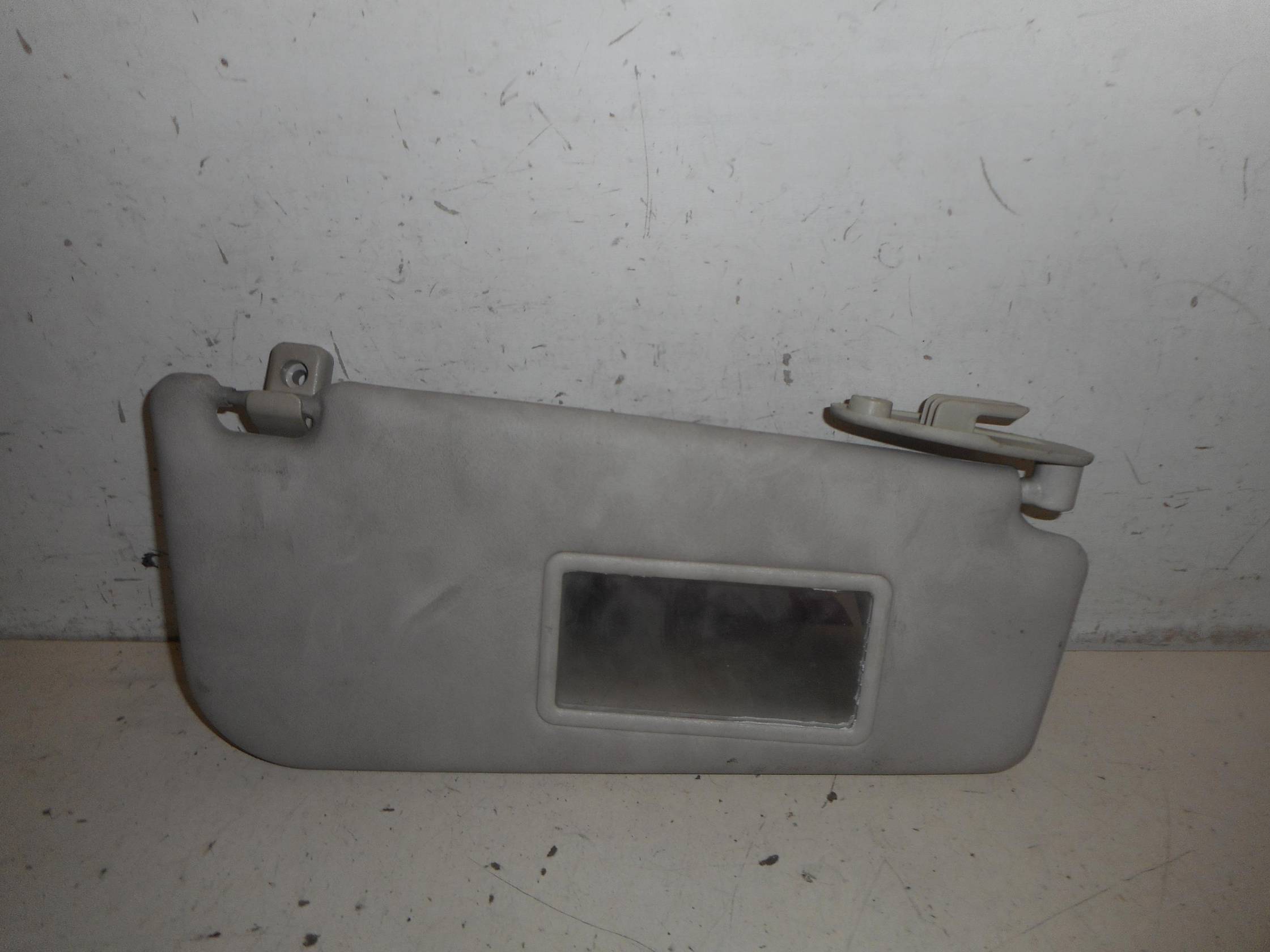 Aletta parasole parabrezza dx.